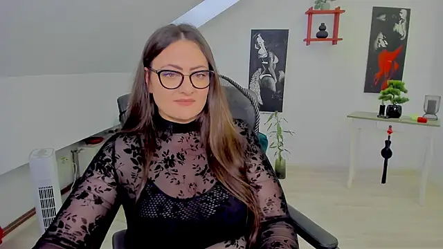 دردشة MistressDarrah الجنسية المباشرة