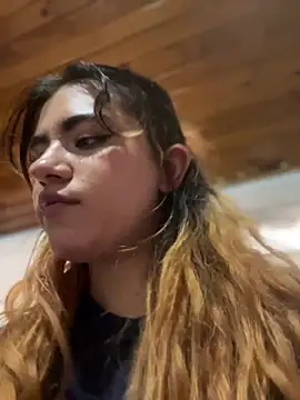 NikkiNix Adlı Modelin Canlı XXX Sohbeti