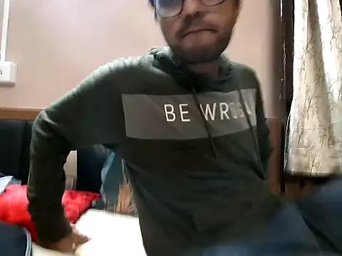 Show modela BoyzaraHatke na web-kameri