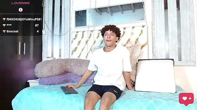 ian_smith_ Adlı Modelin Canlı XXX Sohbeti