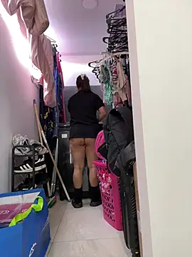 Pretty__Milf's Live XXX Chat
