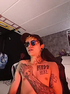 AcidMilo XXX чат на живо