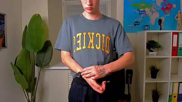 LukeSweet Show in webcam