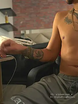 AlphaMasterXxx's Live XXX Chat