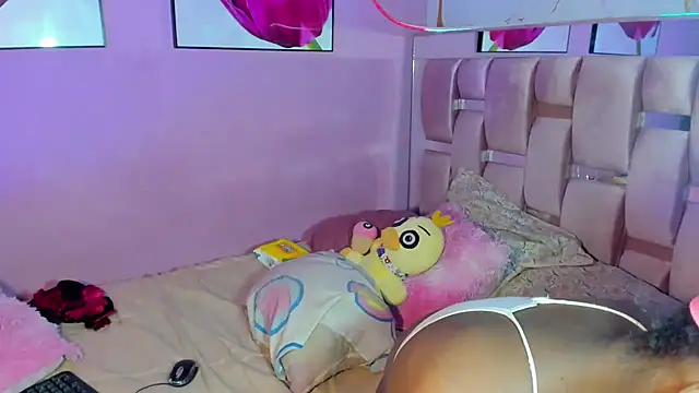 Chatroom XXX en direct de HUGE_BLACKCOCK
