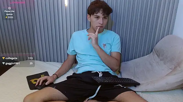 Chatroom XXX en direct de StiwenTwink