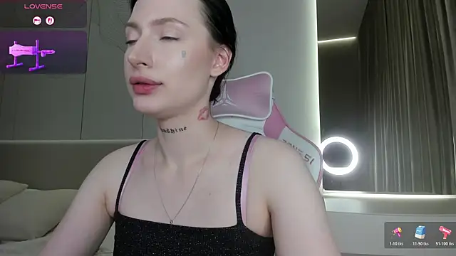 JenniferQueen11 Adlı Modelin Canlı XXX Sohbeti