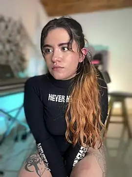 NikkiNix Adlı Modelin Canlı XXX Sohbeti