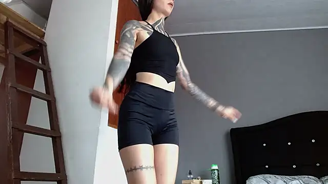 Emilia_1995 现场XXX聊天