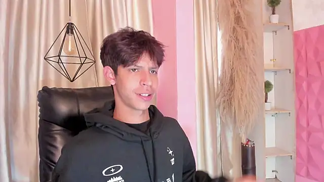 Ethan_qop Show in webcam