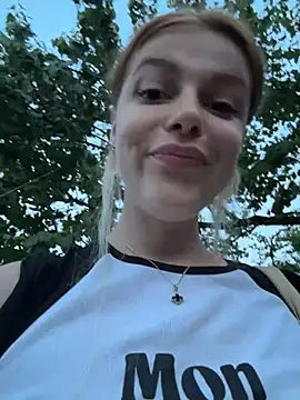Živý XXX chat HarrietDart