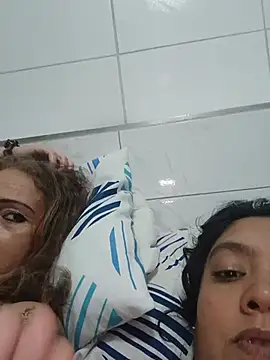 Show de 2Juicy_pussy na webcam