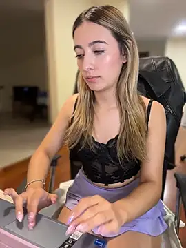 kloe__t18's Live XXX Chat