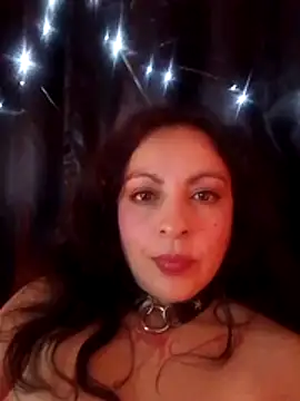 Chatroom XXX en direct de Yunnaa-Subb