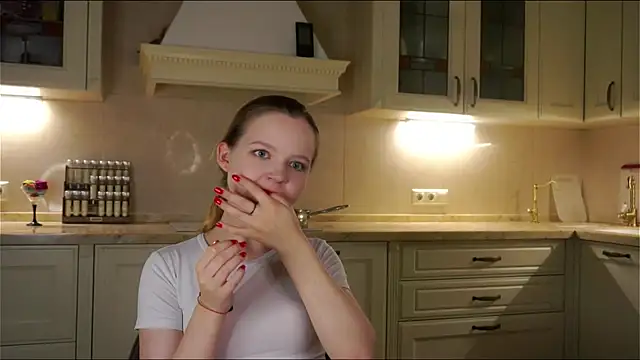 XXX chat uživo modela NaomiFess