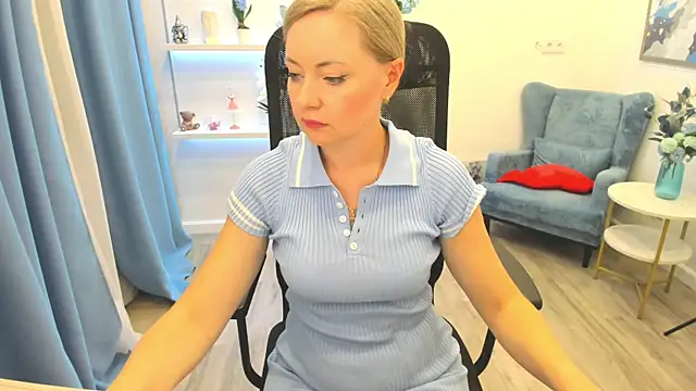 CharlotteKerti's Live XXX Chat