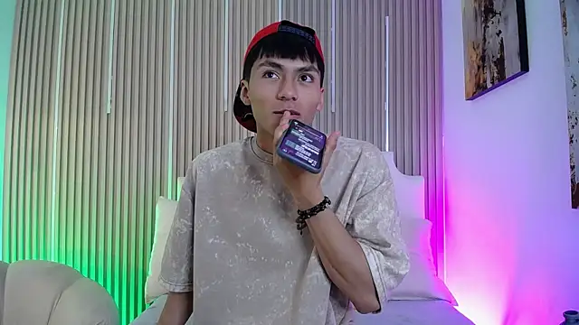 Živý XXX chat AdrianStark_