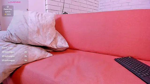 Saara_Corraless Adlı Modelin Canlı XXX Sohbeti