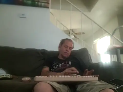 yourMasterisBored's Live XXX Chat
