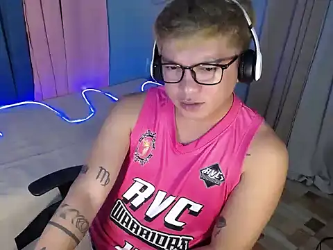 Fuckboii_intownのライブXXXチャット