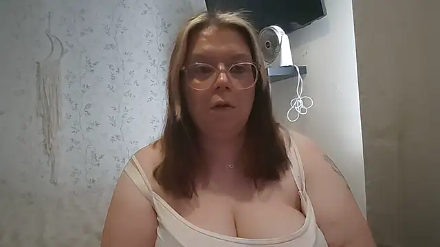 Sinful-Hope's Live XXX Chat