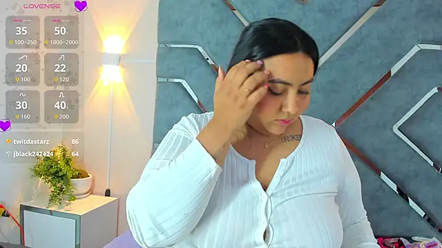 צ'אט XXX בשידור חי של LucciaPorter