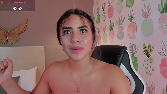 yaya23x Chat XXX live