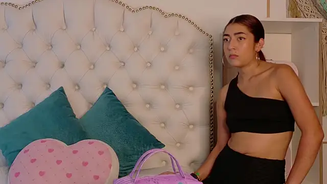 XXX chat uživo modela Sara_funy