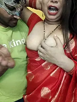 Pokazy przed kamerką – MONAJI_HOT