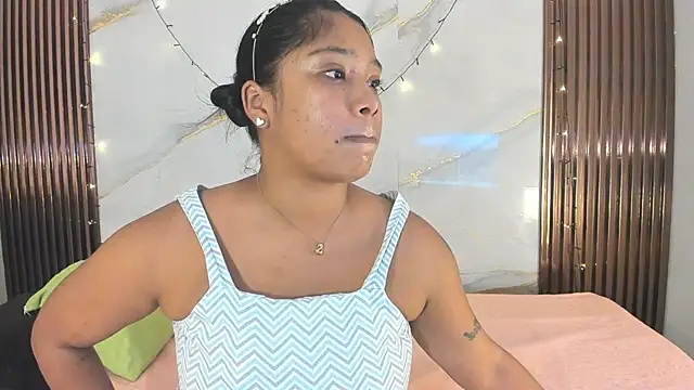 צ'אט XXX בשידור חי של thiana_rose_