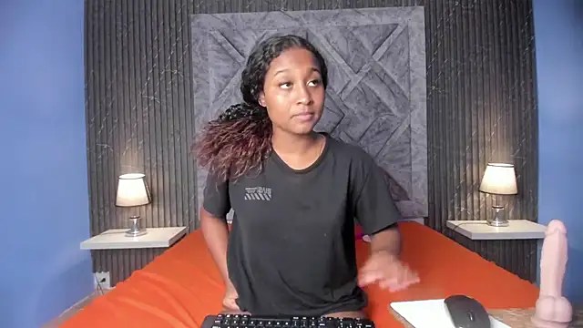 RaileyBoss' Live XXX Chat