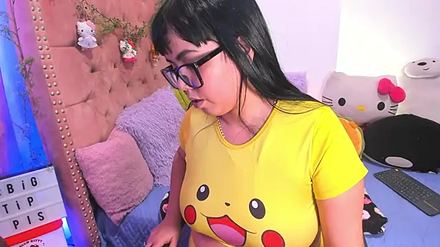צ'אט XXX בשידור חי של LillyCandy