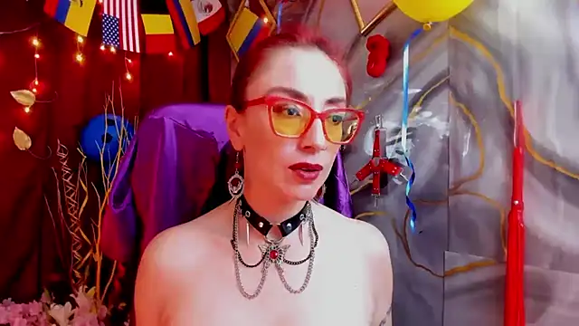 Queenscarlettsecret's Live XXX Chat