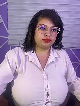 Chatroom XXX en direct de MiiaaJoness