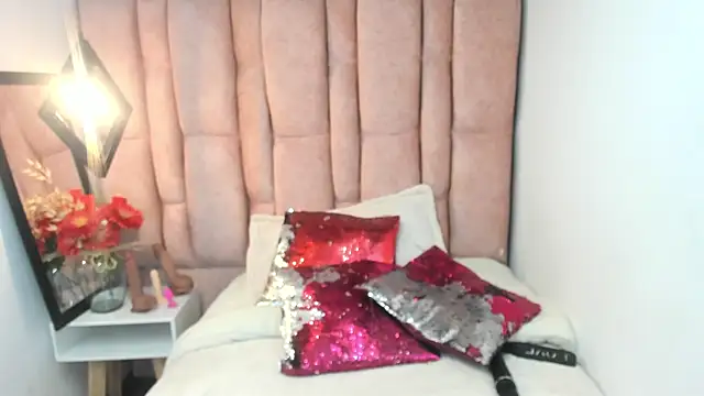 Issa_Milf__ 现场XXX聊天
