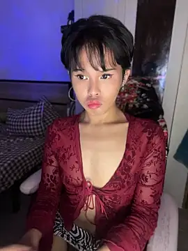 Chat +18 de Plaxxxtique ao vivo