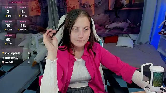 צ'אט XXX בשידור חי של KiraDuvall