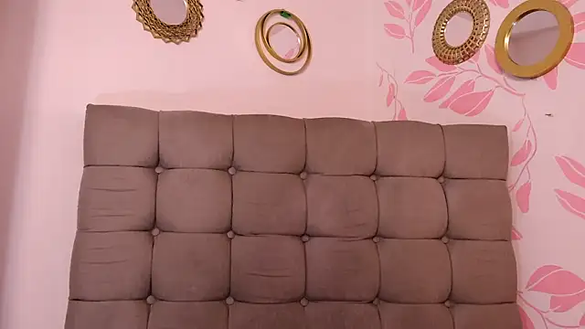 Velvet_Raze Adlı Modelin Canlı XXX Sohbeti