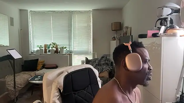 theblacklordmaster Show in webcam