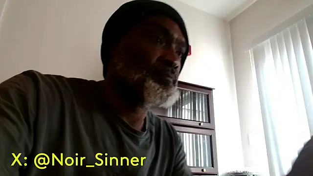 הופעת וובקאם של sinnernoir