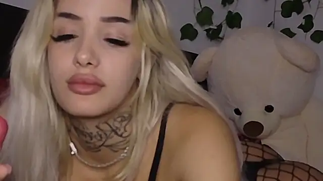 blondiee_mullerrのウェブカメラショー