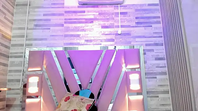 danii_bigg Adlı Modelin Canlı XXX Sohbeti