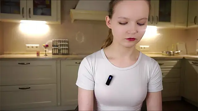 NaomiFess Adlı Modelin Canlı XXX Sohbeti