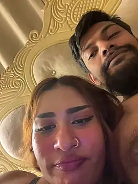 AICoUpLE Adlı Modelin Canlı XXX Sohbeti