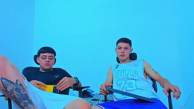 Thomas-Wil Adlı Modelin Canlı XXX Sohbeti