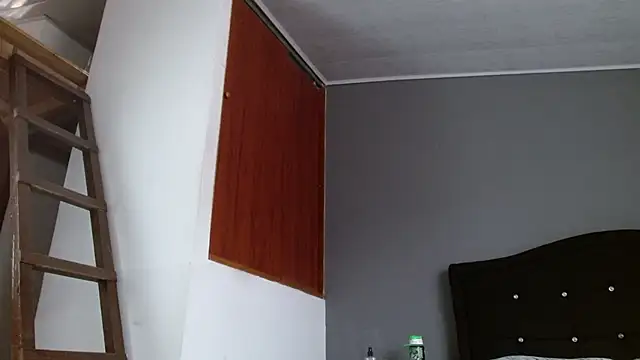 Emilia_1995's Live XXX Chat