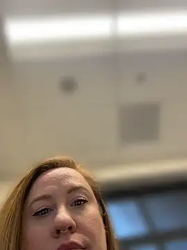 HelloTitti 라이브 XXX 채팅