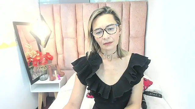 Issa_Milf__'s Live XXX Chat