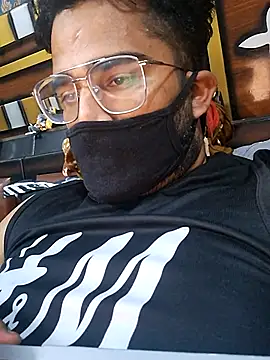 TNTBOSS01 élő XXX-chatje