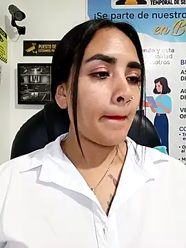 Chatroom XXX en direct de MAYE__13